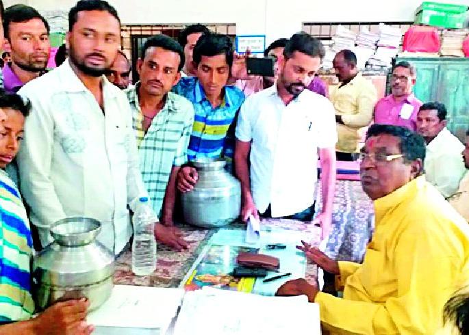 Due to water water strikes | पाण्यासाठी दारव्हा पालिकेवर धडक