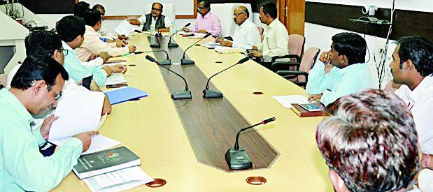 Restruct debt, lend to new members | कर्ज पुनर्गठन करा, नवीन सभासदांना कर्ज द्या