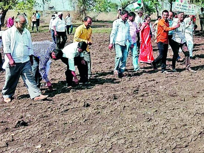 HBT seed plantation movement at Khadki | खडकी येथे ‘एचबीटी’ बियाणे लागवड आंदोलन HBT seed plantation movement at Khadki | खडकी येथे ‘एचबीटी’ बियाणे लागवड आंदोलन