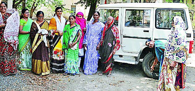 Front for water on 'Majipra' | ‘मजीप्रा’वर पाण्यासाठी मोर्चा Front for water on 'Majipra' | ‘मजीप्रा’वर पाण्यासाठी मोर्चा