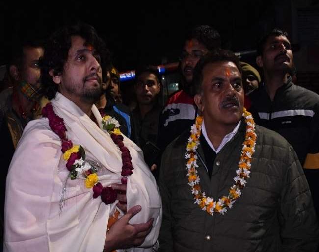 Jai Shriram ... Sonu Nigam and Sanjay Nirupam visited Ramallah ayodhya | जय श्रीराम... गायक सोनू निगम अन् संजय निरुपम यांनी घेतलं रामलल्लाचं दर्शन
