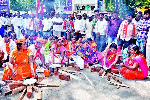 Front against inflation | महागाईविरोधात मोर्चा