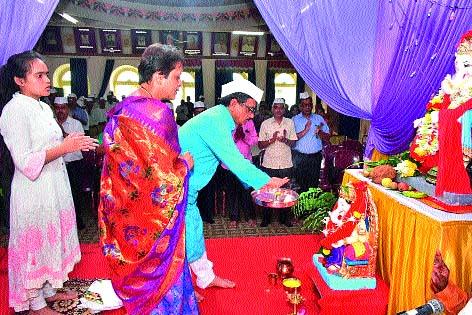 Manapati Ganapati's life prima facie | महापालिकेच्या मानाच्या गणपतीची प्राणप्रतिष्ठा Manapati Ganapati's life prima facie | महापालिकेच्या मानाच्या गणपतीची प्राणप्रतिष्ठा