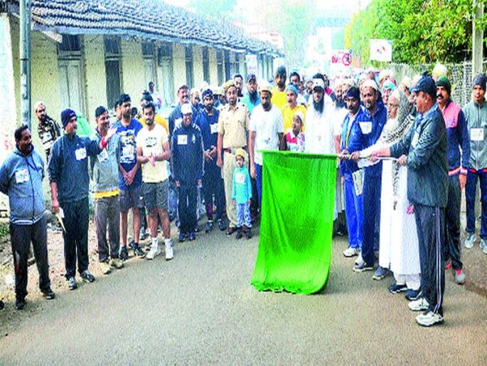 Marathon for health promotion message | आरोग्य संवर्धनाच्या संदेशासाठी मॅरेथॉन  Marathon for health promotion message | आरोग्य संवर्धनाच्या संदेशासाठी मॅरेथॉन