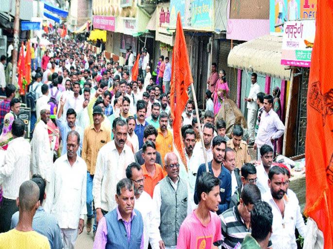 Maratha reservation: front for the district; Off the sticks | मराठा आरक्षण : जिल्ह्यात मोर्चे; कडकडीत बंद Maratha reservation: front for the district; Off the sticks | मराठा आरक्षण : जिल्ह्यात मोर्चे; कडकडीत बंद