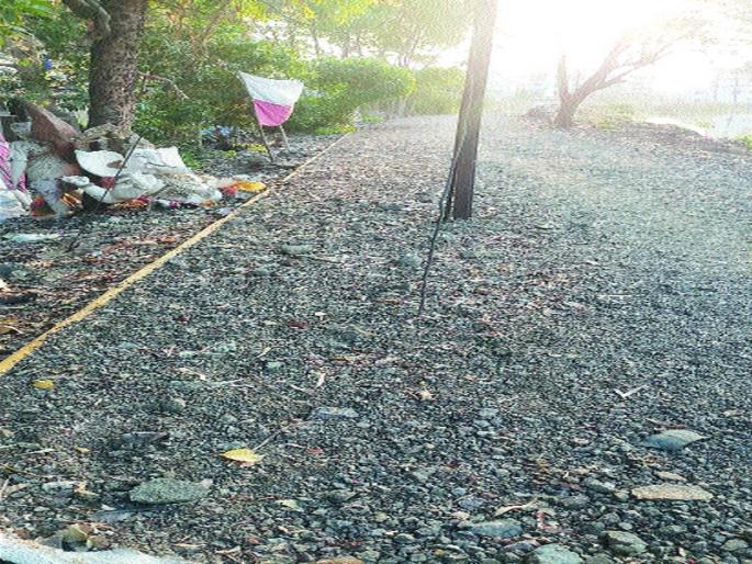 The jogging track became difficult | जॉगिंग ट्रॅकची वाट बनली बिकट The jogging track became difficult | जॉगिंग ट्रॅकची वाट बनली बिकट