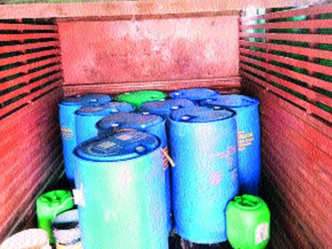  Seven thousand rupees of spirit seized from the truck | ट्रकमधून साडेसहा लाखांचे स्पिरिट जप्त