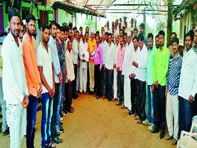  Satyagrah before the house of Narhari Zirawal | नरहरी झिरवाळ यांच्या घरासमोर सत्याग्रह