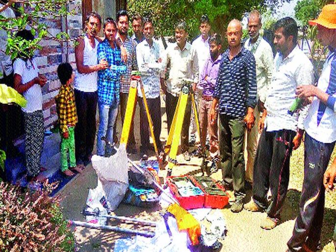 Opposition to the Samrudhi highway: Employees returned | समृद्धी महामार्गाला विरोध : कर्मचाऱ्यांना माघारी धाडले Opposition to the Samrudhi highway: Employees returned | समृद्धी महामार्गाला विरोध : कर्मचाऱ्यांना माघारी धाडले