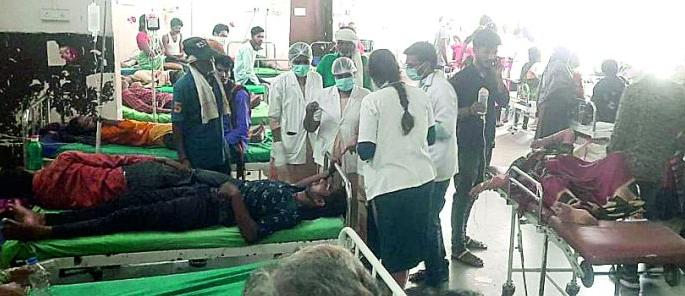 Irwin's health deteriorates Two to three patients in one bed | ‘इर्विन’चे आरोग्य बिघडले एकाच बेडवर दोन-तीन रुग्ण Irwin's health deteriorates Two to three patients in one bed | ‘इर्विन’चे आरोग्य बिघडले एकाच बेडवर दोन-तीन रुग्ण