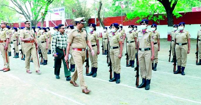 The employees lodged a complaint before the Deputy Inspector General of Police | पोलीस उपमहानिरीक्षकांपुढे मांडली कर्मचाऱ्यांनी कैफीयत