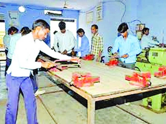 Will ITI get admission, brother? Opportunity for students in four thousand seats | आयटीआयला प्रवेश मिळेल का रे भाऊ; चार हजार जागांवर विद्यार्थ्यांना संधी Will ITI get admission, brother? Opportunity for students in four thousand seats | आयटीआयला प्रवेश मिळेल का रे भाऊ; चार हजार जागांवर विद्यार्थ्यांना संधी