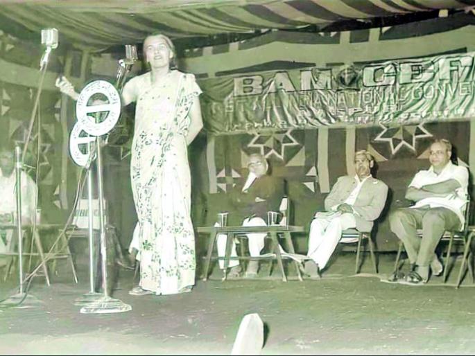 Gail Omvet completed her PhD from Nagpur | आंतरराष्ट्रीय ख्यातीच्या समाजशास्त्रज्ञ गेल ऑम्वेट यांनी पीएच.डी.चा प्रबंध नागपुरातून पूर्ण केला  Gail Omvet completed her PhD from Nagpur | आंतरराष्ट्रीय ख्यातीच्या समाजशास्त्रज्ञ गेल ऑम्वेट यांनी पीएच.डी.चा प्रबंध नागपुरातून पूर्ण केला