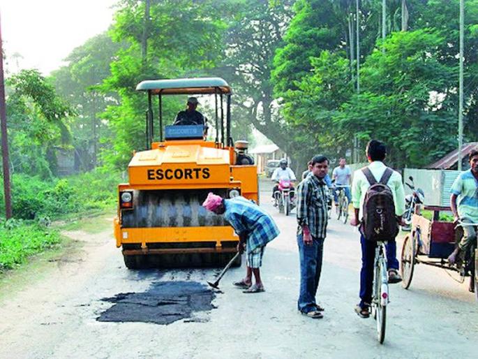 321 km of state roads, 726 km of major district roads are rocky | ३२१ किमीचे राज्य मार्ग, ७२६ किमीचे प्रमुख जिल्हा मार्ग खड्डेमय