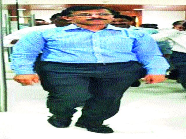 Commissioner Tukaram Mundhe on 15-day leave | आयुक्त तुकाराम मुंढे पंधरा दिवसांच्या रजेवर Commissioner Tukaram Mundhe on 15-day leave | आयुक्त तुकाराम मुंढे पंधरा दिवसांच्या रजेवर