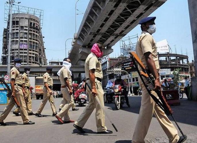 Beware, 59 'containment zones' in Nagpur district | सावध व्हा, नागपूर जिल्ह्यात ५९ ‘कंटेन्मेंट झोन’ Beware, 59 'containment zones' in Nagpur district | सावध व्हा, नागपूर जिल्ह्यात ५९ ‘कंटेन्मेंट झोन’