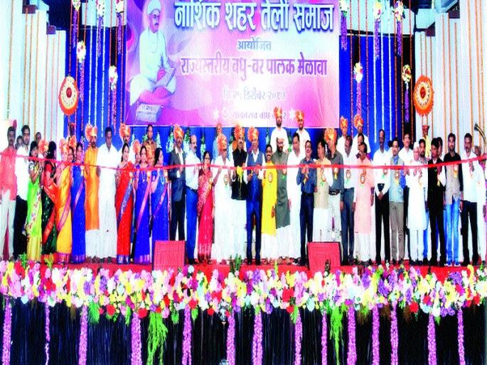 The attendance of three and a half thousand scholars | साडेतीन हजार विवाहेच्छुकांची उपस्थिती The attendance of three and a half thousand scholars | साडेतीन हजार विवाहेच्छुकांची उपस्थिती