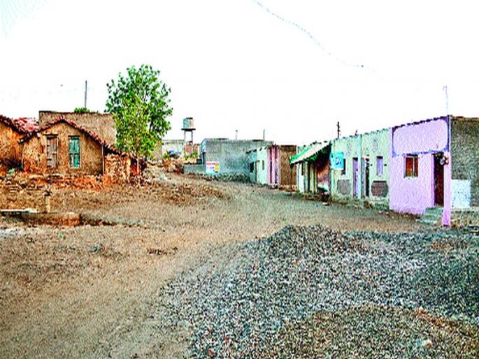 Migration of villagers to water droplets | ढोलबारेत पाण्यासाठी ग्रामस्थांचे स्थलांतर  Migration of villagers to water droplets | ढोलबारेत पाण्यासाठी ग्रामस्थांचे स्थलांतर