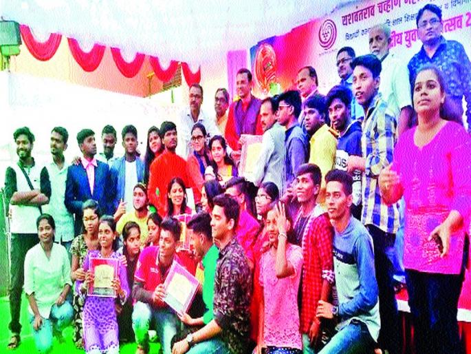 Kolhapur Division won the central youth winners' title | कोल्हापूर विभागाने पटकावले केंद्रीय युवक महोत्सवाचे विजेतेपद Kolhapur Division won the central youth winners' title | कोल्हापूर विभागाने पटकावले केंद्रीय युवक महोत्सवाचे विजेतेपद