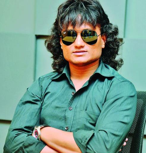 ... when he was awake he was in Bollywood city | ... जाग आली तेव्हा तो होता मायानगरीत ... when he was awake he was in Bollywood city | ... जाग आली तेव्हा तो होता मायानगरीत