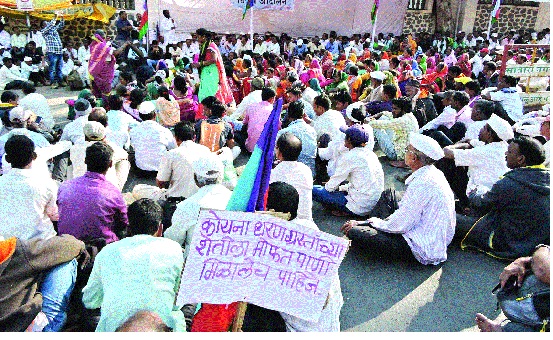 Kolhapur: The Chandoli project affected the collector's office | कोल्हापूर : चांदोली प्रकल्पग्रस्तांची जिल्हाधिकारी कार्यालयावर धडक Kolhapur: The Chandoli project affected the collector's office | कोल्हापूर : चांदोली प्रकल्पग्रस्तांची जिल्हाधिकारी कार्यालयावर धडक