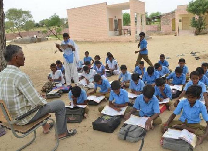 workers in school are without salary | ‘शाळा बंद, शिक्षण सुरू’ उपक्रमाचे शिलेदार अस्वस्थ