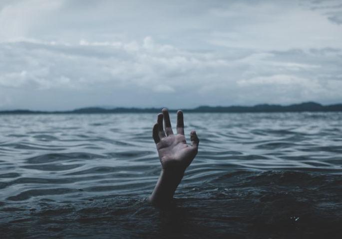 Two brothers drown in Chandrapur district in the lake | चंद्रपूर जिल्ह्यात दोन चिमुकल्या भावांचा तलावात बुडून मृत्यू Two brothers drown in Chandrapur district in the lake | चंद्रपूर जिल्ह्यात दोन चिमुकल्या भावांचा तलावात बुडून मृत्यू
