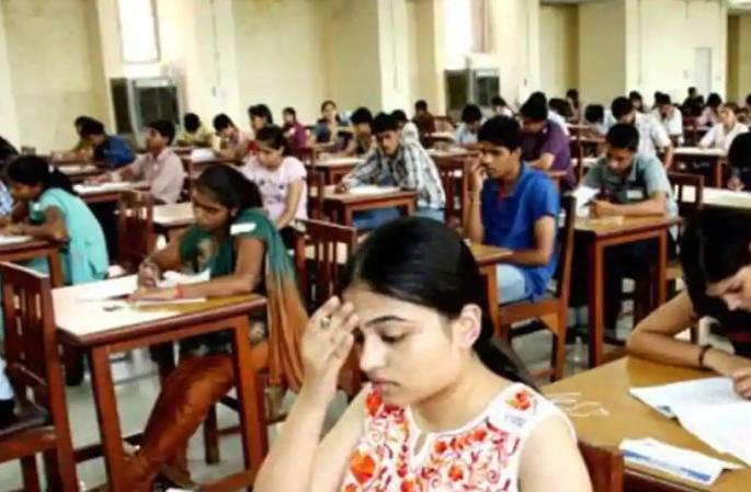 Difficulty of writing for disabled students | दिव्यांग विद्यार्थ्यांना लेखनिकांची अडचण Difficulty of writing for disabled students | दिव्यांग विद्यार्थ्यांना लेखनिकांची अडचण