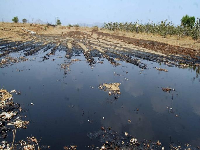 Disinvestment of gram sewage disposal | करोडीत रसायनयुक्त सांडपाण्याची विल्हेवाट Disinvestment of gram sewage disposal | करोडीत रसायनयुक्त सांडपाण्याची विल्हेवाट