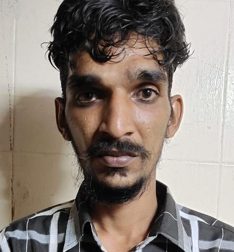 The thief passed out by tapping the police | पोलिसांच्या हातावर तुरी देऊन सराईत चोरटा झाला पसार  The thief passed out by tapping the police | पोलिसांच्या हातावर तुरी देऊन सराईत चोरटा झाला पसार