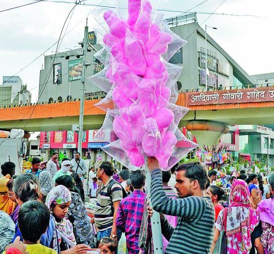 Plastic ban melts on Sunday in Nagpur | नागपुरात रविवारी विरघळला प्लास्टिक बंदीचा संकल्प Plastic ban melts on Sunday in Nagpur | नागपुरात रविवारी विरघळला प्लास्टिक बंदीचा संकल्प