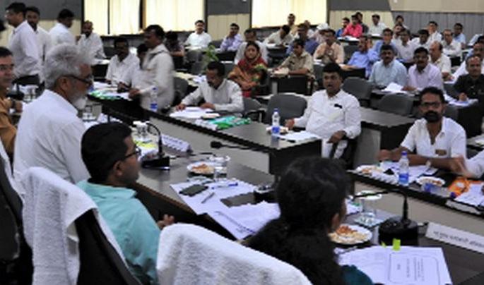 Classify the amount of grants beneficiaries | घरकुल लाभार्थ्यांच्या अनुदानाची रक्कम वर्ग करा