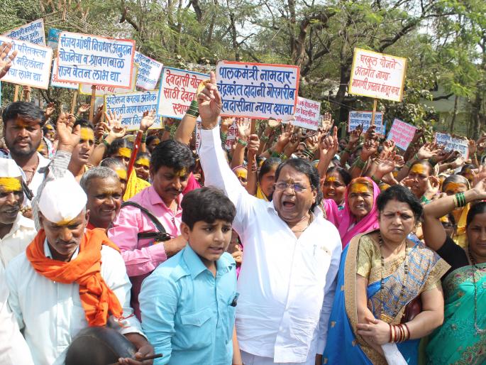 If the demands of 'Devadasis' were not accepted, then again on February 22 again | ‘देवदासीं’चा मागण्या मान्य न झाल्यास २२ फेब्रुवारीला पुन्हा मोर्चा If the demands of 'Devadasis' were not accepted, then again on February 22 again | ‘देवदासीं’चा मागण्या मान्य न झाल्यास २२ फेब्रुवारीला पुन्हा मोर्चा