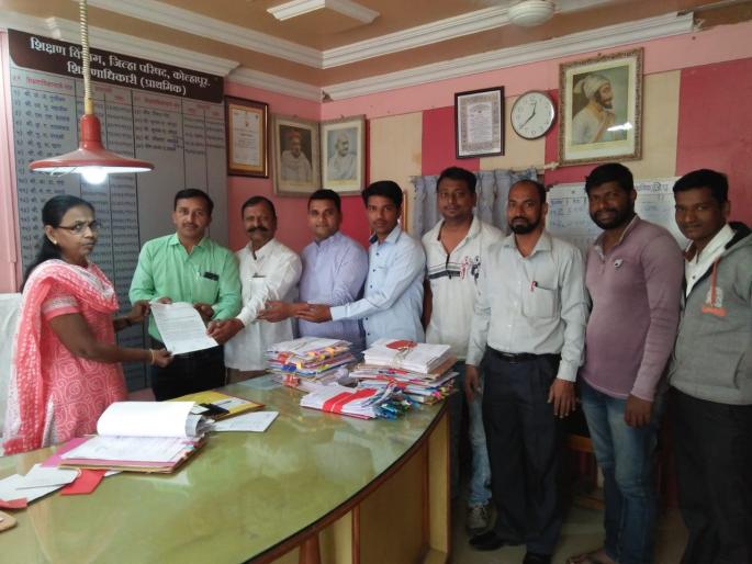 Demand for refund of tired of English school closed, under RTE | इंग्रजी शाळांचा लाक्षणिक बंद, आरटीई अंतर्गत थकीत परताव्याची मागणी Demand for refund of tired of English school closed, under RTE | इंग्रजी शाळांचा लाक्षणिक बंद, आरटीई अंतर्गत थकीत परताव्याची मागणी