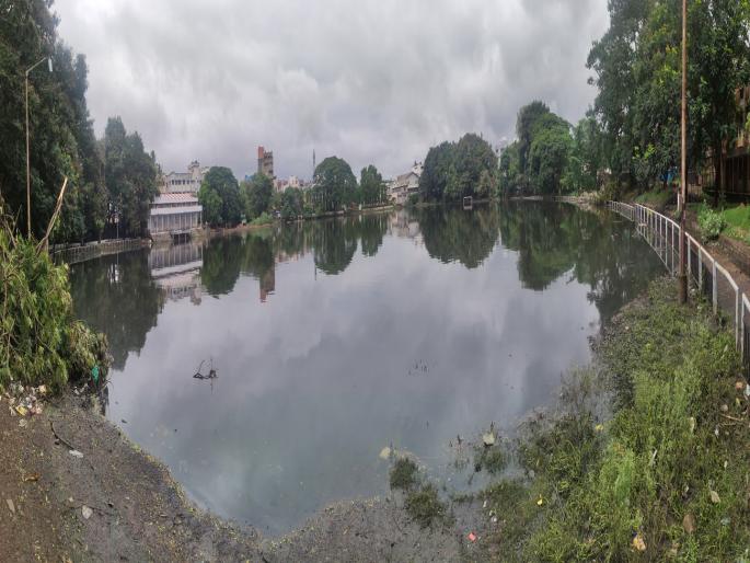 Despite spending Rs 5 crore, Gandhi Maidan in Kolhapur is in a bad condition The ground has become a pond due to accumulation of rainwater | कोट्यवधीचा निधी गेला पाण्यात, बदके पोहू लागली कोल्हापुरातील गांधी मैदानात Despite spending Rs 5 crore, Gandhi Maidan in Kolhapur is in a bad condition The ground has become a pond due to accumulation of rainwater | कोट्यवधीचा निधी गेला पाण्यात, बदके पोहू लागली कोल्हापुरातील गांधी मैदानात
