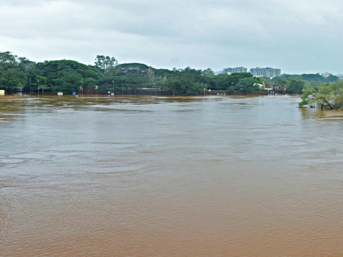 Hot weather in Kolhapur 11 submerged dams opened | कोल्हापुरात कडकडीत ऊन; पाण्याखाली गेलेले ११ बंधारे खुले, धरण क्षेत्रातही पाऊस झाला कमी Hot weather in Kolhapur 11 submerged dams opened | कोल्हापुरात कडकडीत ऊन; पाण्याखाली गेलेले ११ बंधारे खुले, धरण क्षेत्रातही पाऊस झाला कमी