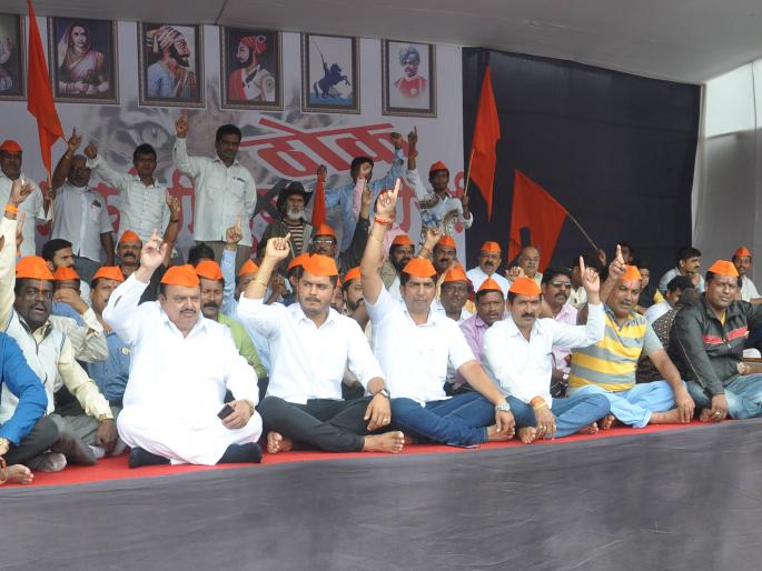 Maratha Kranti Morcha: There are no hired people in Maratha agitation: P. N. Commenting on Patil | Maratha Kranti Morcha : मराठा आंदोलनात भाडोत्री लोक नाहीत : पी. एन. पाटील यांची टीका Maratha Kranti Morcha: There are no hired people in Maratha agitation: P. N. Commenting on Patil | Maratha Kranti Morcha : मराठा आंदोलनात भाडोत्री लोक नाहीत : पी. एन. पाटील यांची टीका