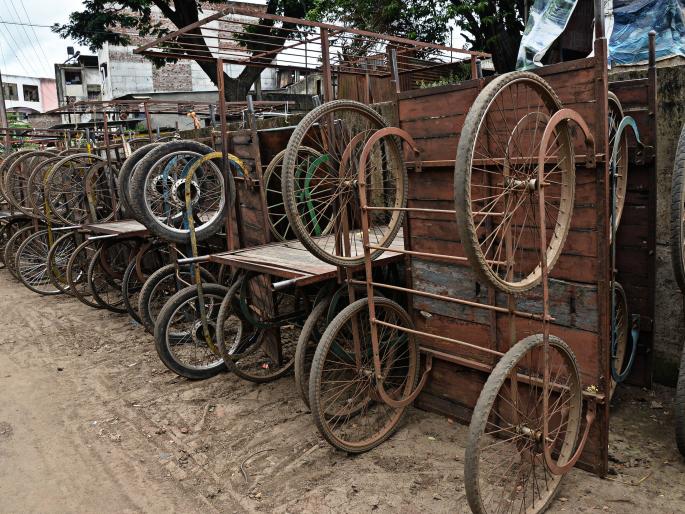 People's livelihood, pinch their stomachs and hands | Coronavirus Unlock : लोकांचे जगण्याचे वांदे, हातावर पोट अन् पोटाला चिमटा