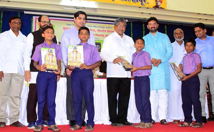 Kolhapur: Laboratory of ISRO in Barhi taluka: Chandrakant Patil | कोल्हापूर : बाराही तालुक्यांमध्ये ‘इस्रो’च्या प्रयोगशाळा : चंद्रकांत पाटील Kolhapur: Laboratory of ISRO in Barhi taluka: Chandrakant Patil | कोल्हापूर : बाराही तालुक्यांमध्ये ‘इस्रो’च्या प्रयोगशाळा : चंद्रकांत पाटील