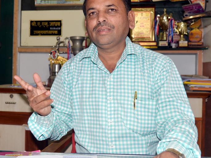 Unforeseen teachers should free the teachers; V. G. Powar | अशैक्षणिक कामांतून शिक्षकांना मुक्त करावे ; व्ही. जी. पोवार   Unforeseen teachers should free the teachers; V. G. Powar | अशैक्षणिक कामांतून शिक्षकांना मुक्त करावे ; व्ही. जी. पोवार