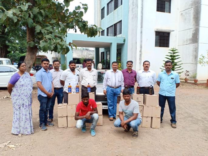 Kolhapur: Selling of foreign beans in the name of water box, both of them in Saverde-Patankar are arrested | कोल्हापूर : ‘ पाण्याचे बॉक्स सांगून विदेशी मद्याची विक्री, सावर्डे-पाटणकरमधील दोघांना अटक  Kolhapur: Selling of foreign beans in the name of water box, both of them in Saverde-Patankar are arrested | कोल्हापूर : ‘ पाण्याचे बॉक्स सांगून विदेशी मद्याची विक्री, सावर्डे-पाटणकरमधील दोघांना अटक