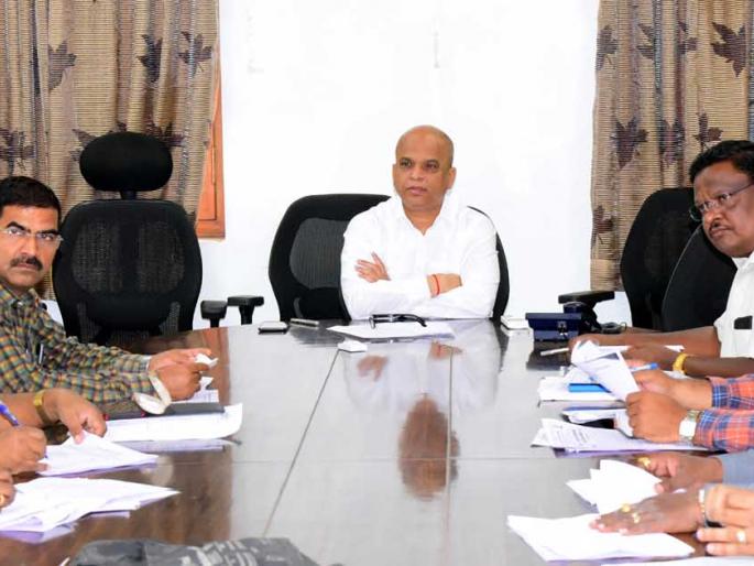 Prioritize Senior Citizens in Government, Private Hospitals: Collector | शासकीय, खासगी रुग्णालयात ज्येष्ठ नागरिकांना प्राधान्य द्या : जिल्हाधिकारी Prioritize Senior Citizens in Government, Private Hospitals: Collector | शासकीय, खासगी रुग्णालयात ज्येष्ठ नागरिकांना प्राधान्य द्या : जिल्हाधिकारी