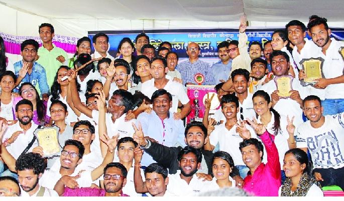 'Vivekananda' winner 'Decade' - Intermediate Youth Festival | ‘विवेकानंद’ची विजेतेपदाची ‘दशकपूर्ती’--मध्यवर्ती युवा महोत्सव 'Vivekananda' winner 'Decade' - Intermediate Youth Festival | ‘विवेकानंद’ची विजेतेपदाची ‘दशकपूर्ती’--मध्यवर्ती युवा महोत्सव