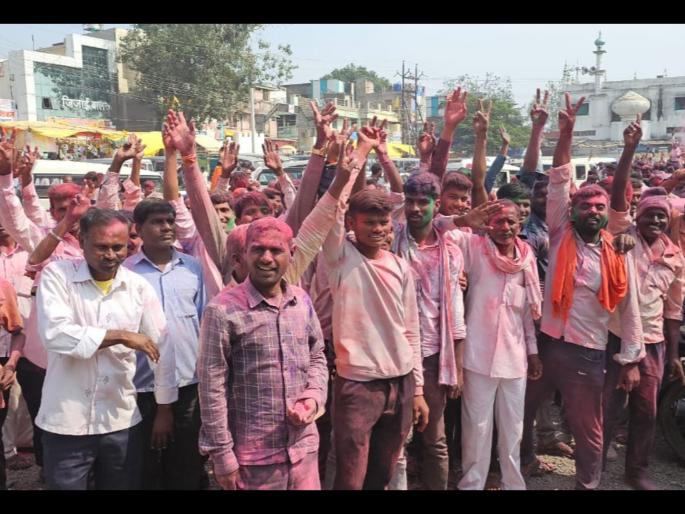 In the 48 gram panchayats of the district, the gulal of victory has been blown, there is also an opportunity for new faces | जिल्ह्यातील ४८ ग्रामपंचायतींमध्ये उडाला विजयाचा गुलाल, नव्या चेहऱ्यांनाही संधी  In the 48 gram panchayats of the district, the gulal of victory has been blown, there is also an opportunity for new faces | जिल्ह्यातील ४८ ग्रामपंचायतींमध्ये उडाला विजयाचा गुलाल, नव्या चेहऱ्यांनाही संधी
