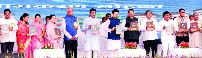 Submission of Shahu's successors to potassium: The criticism of the Chief Minister's opponents | ‘शाहूं’च्या वारसांना संधी दिल्याने पोटशूळ : मुख्यमंत्र्यांची विरोधकांवर टीका Submission of Shahu's successors to potassium: The criticism of the Chief Minister's opponents | ‘शाहूं’च्या वारसांना संधी दिल्याने पोटशूळ : मुख्यमंत्र्यांची विरोधकांवर टीका