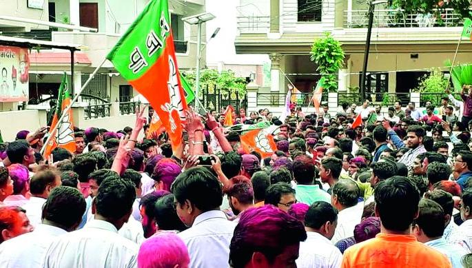 Congress lashes out at Nagpur district | नागपूर जिल्ह्यात काँग्रेसला दगाफटका Congress lashes out at Nagpur district | नागपूर जिल्ह्यात काँग्रेसला दगाफटका