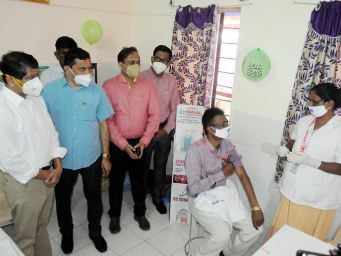 'Dry run' success of Kovid vaccination in Solapur; It took six minutes to vaccinate one | सोलापुरातील कोविड लसीकरणाचा 'ड्राय रन' सक्सेस; एकाला लस देण्यासाठी लागले सहा मिनिटे 'Dry run' success of Kovid vaccination in Solapur; It took six minutes to vaccinate one | सोलापुरातील कोविड लसीकरणाचा 'ड्राय रन' सक्सेस; एकाला लस देण्यासाठी लागले सहा मिनिटे