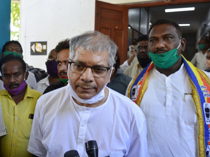 The Prime Minister should be charged with murder; Prakash Ambedkar's allegation | पंतप्रधानांवर खुनाचा गुन्हा दाखल करावा; प्रकाश आंबेडकरांचा आरोप The Prime Minister should be charged with murder; Prakash Ambedkar's allegation | पंतप्रधानांवर खुनाचा गुन्हा दाखल करावा; प्रकाश आंबेडकरांचा आरोप