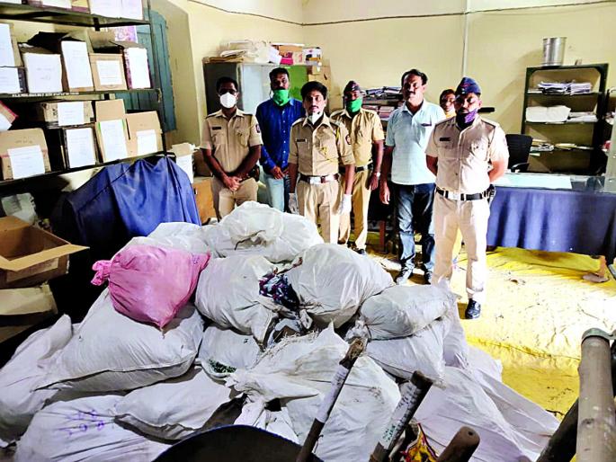 Illegal stock of gutkha seized in Murtijapur | मूर्तिजापुरात गुटख्याचा अवैध साठा जप्त Illegal stock of gutkha seized in Murtijapur | मूर्तिजापुरात गुटख्याचा अवैध साठा जप्त