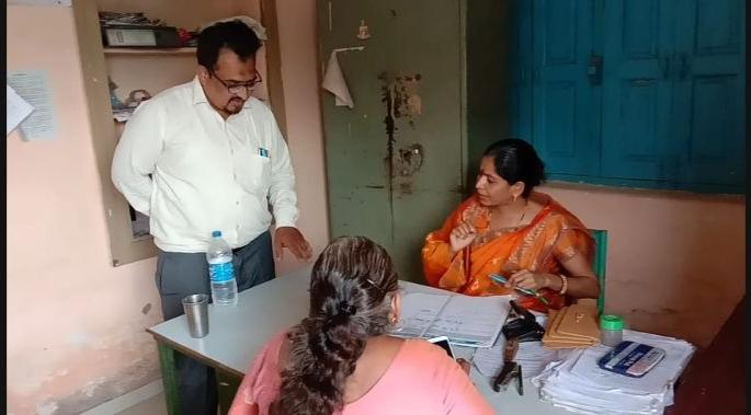 Question of malnutrition; Project office employee absent | कुपोषणाचा प्रश्न ऐरणीवर; प्रकल्प कार्यालय वाऱ्यावर!